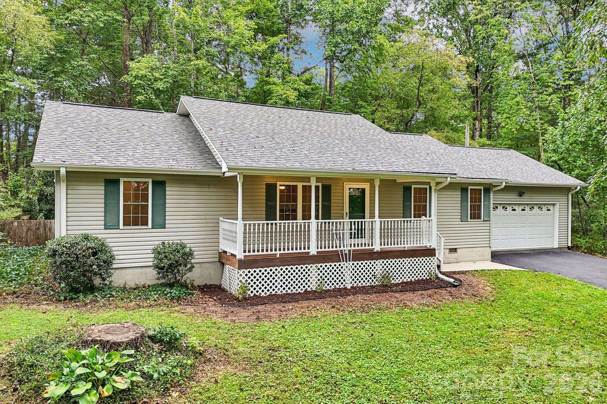 251 Angeline DR, Mills River, NC 28759