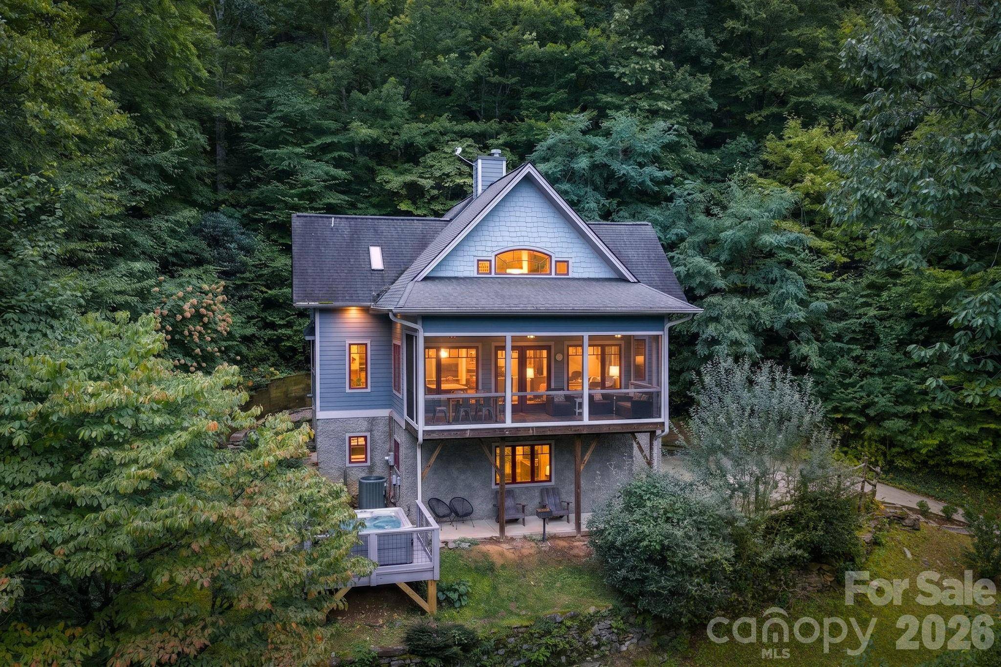 18 Wood Haven LN, Black Mountain, NC 28711