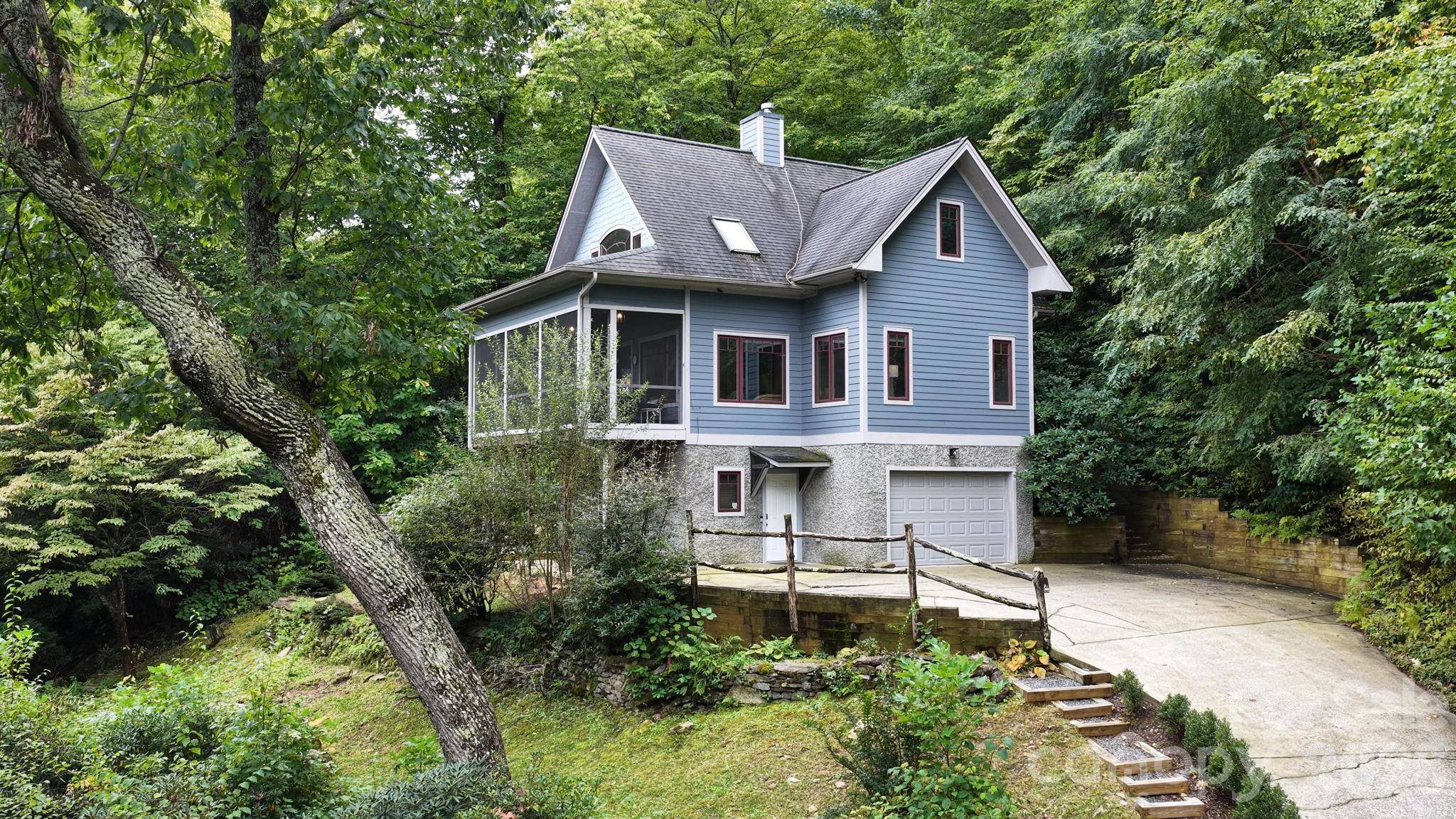 18 Wood Haven LN, Black Mountain, NC 28711