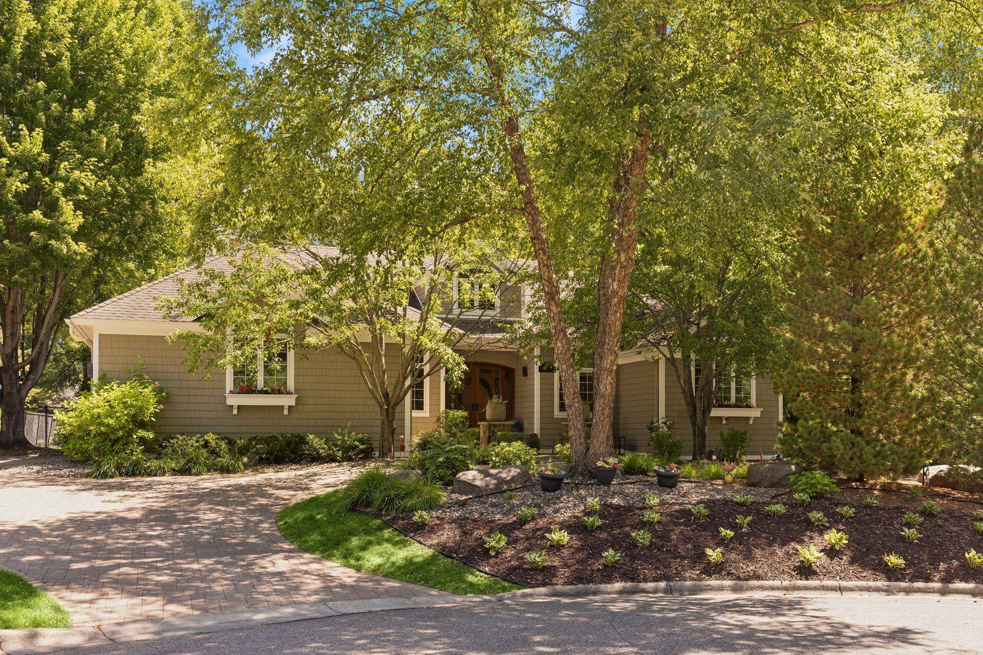 2841 Ella LN, Minnetonka, MN 55305
