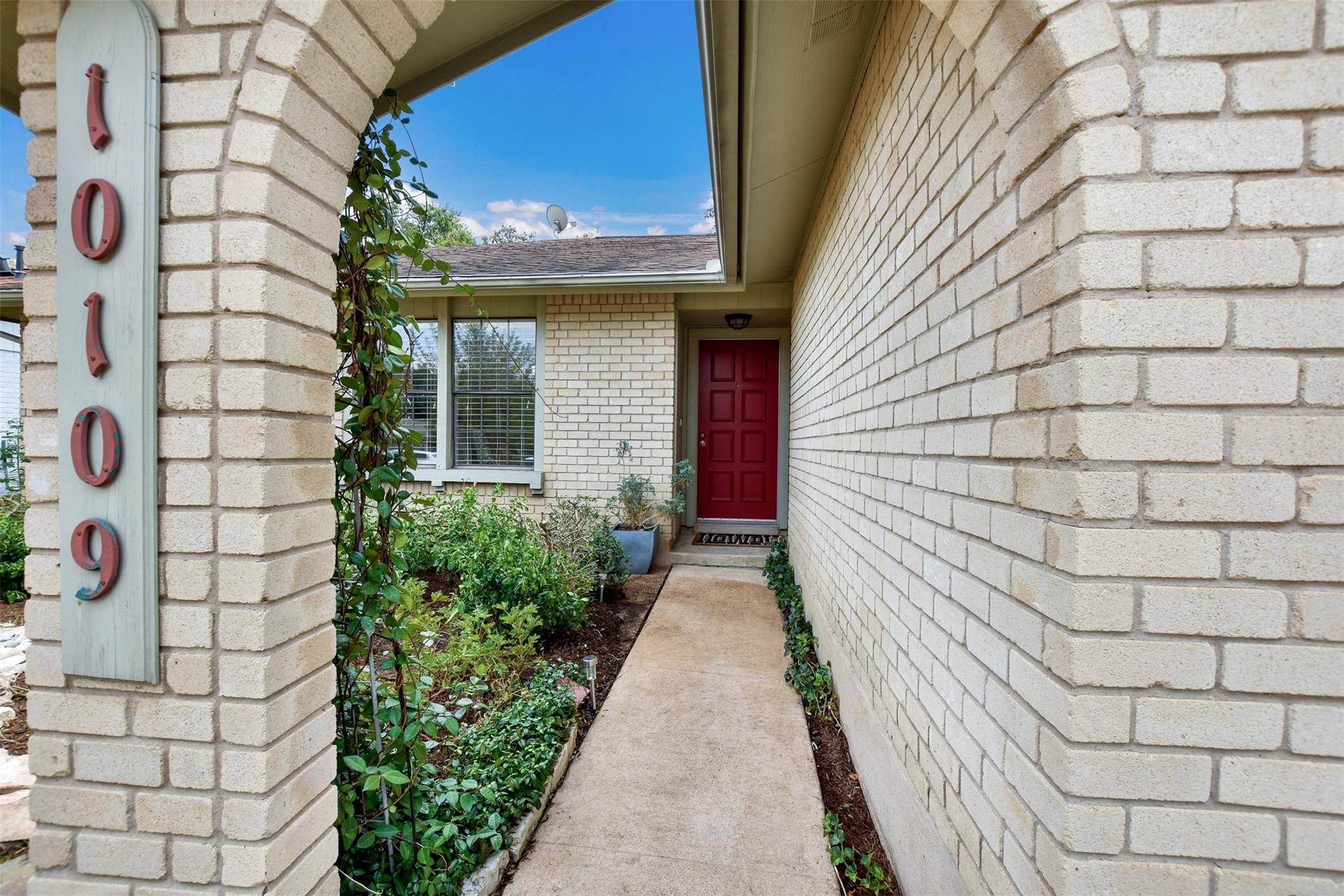 10109 Osprey CT, Austin, TX 78750