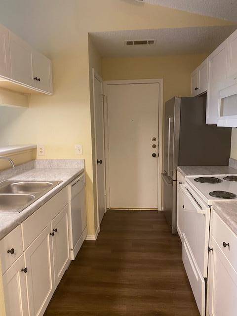 435 Sailmaster ST #B, Lakeway, TX 78734
