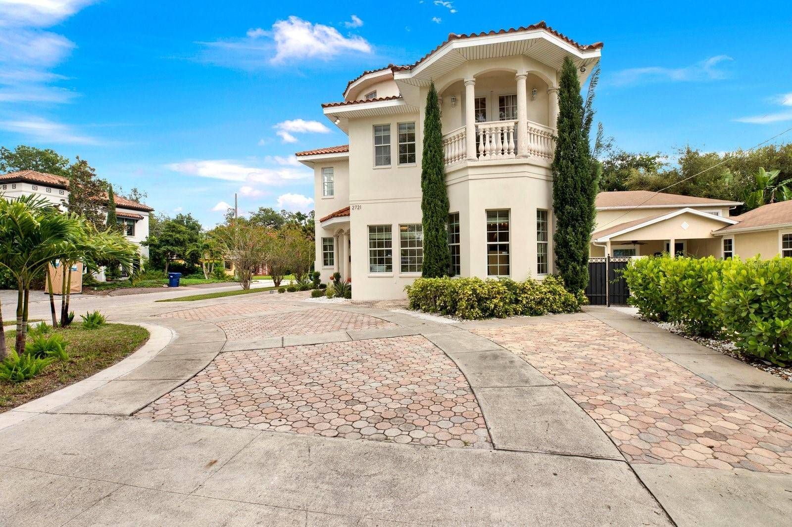 2721 N ROYAL CT, Tampa, FL 33602