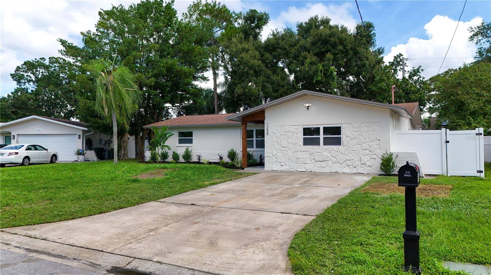 1255 E LAZY LAKE RD, Dunedin, FL 34698