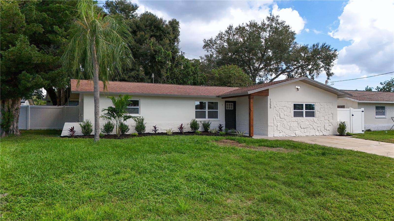 1255 E LAZY LAKE RD, Dunedin, FL 34698