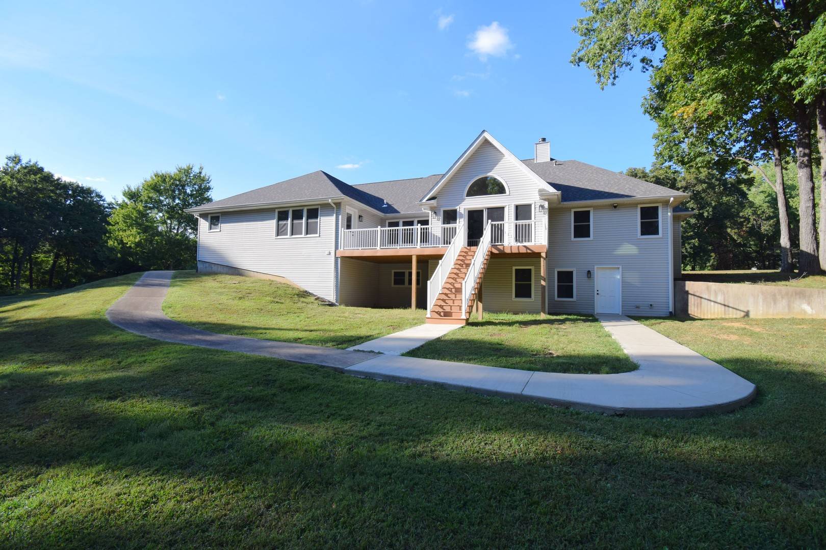 12139 E Hutchison RD, Mt Vernon, IL 62864