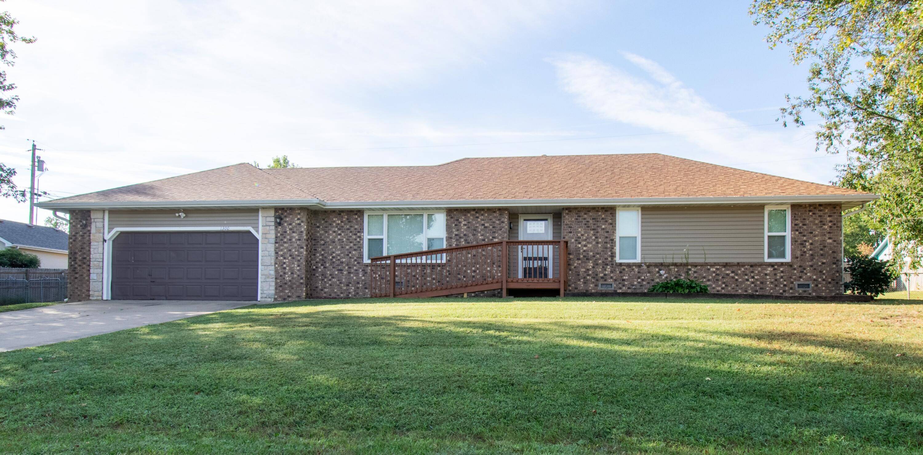 1300 E Rainey ST, Ozark, MO 65721