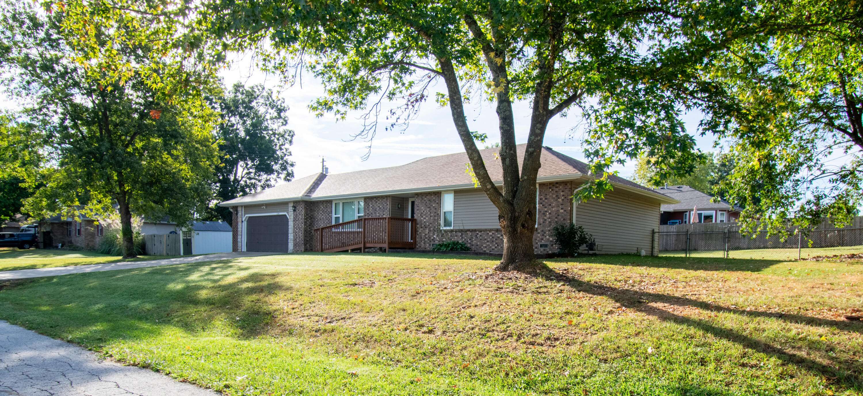 1300 E Rainey ST, Ozark, MO 65721