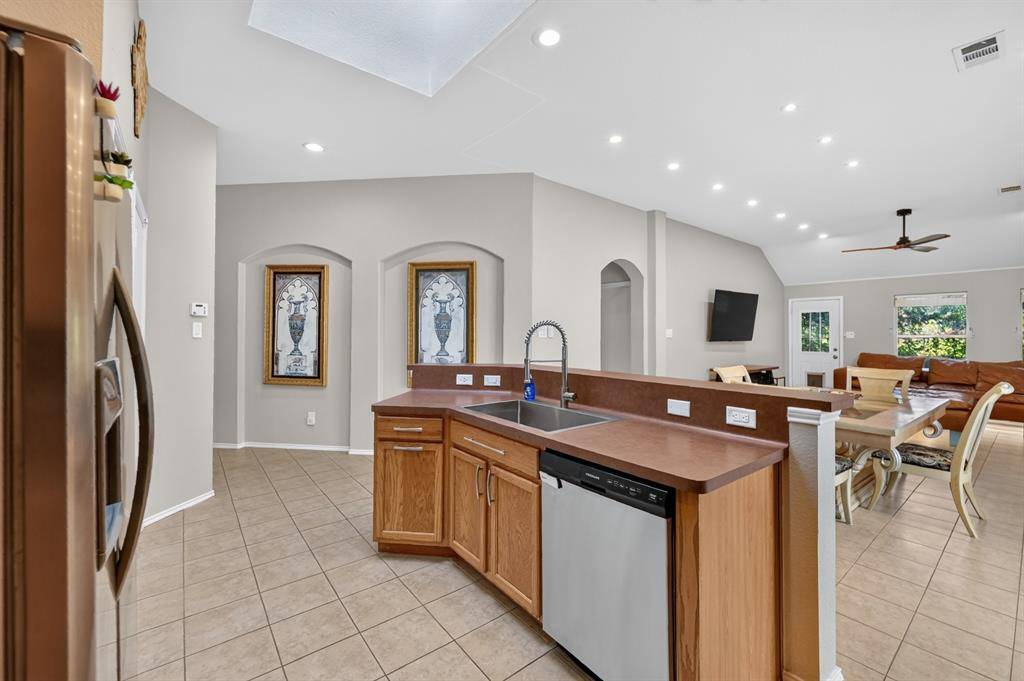 929 Warbler, Aubrey, TX 76227