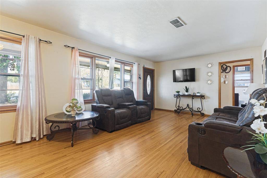 6051 Black Oak Lane, Fort Worth, TX 76114