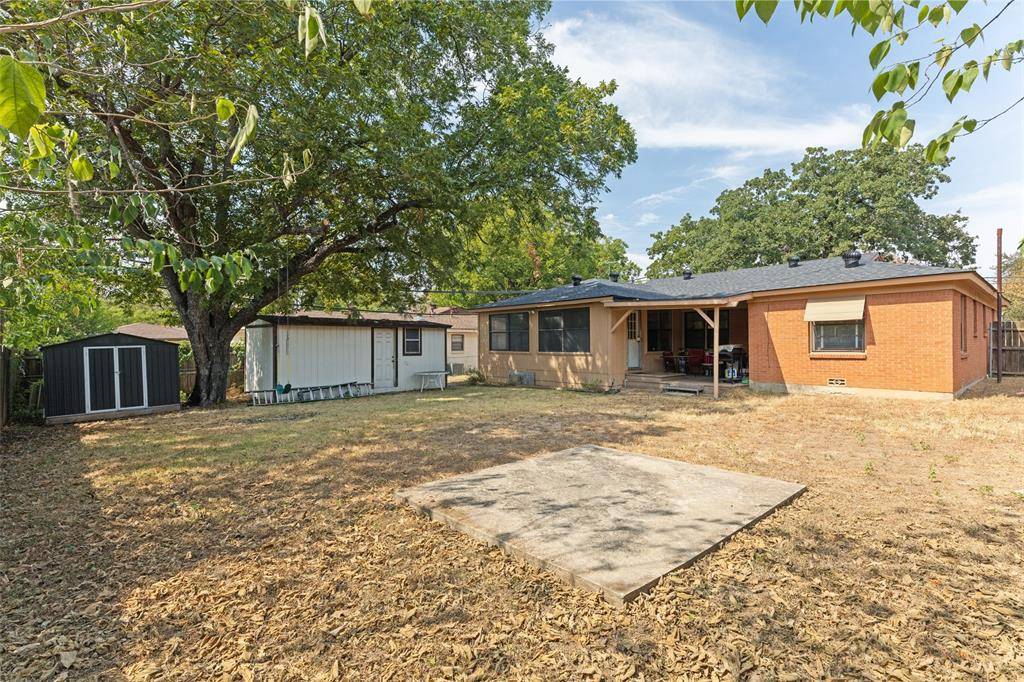 6051 Black Oak Lane, Fort Worth, TX 76114