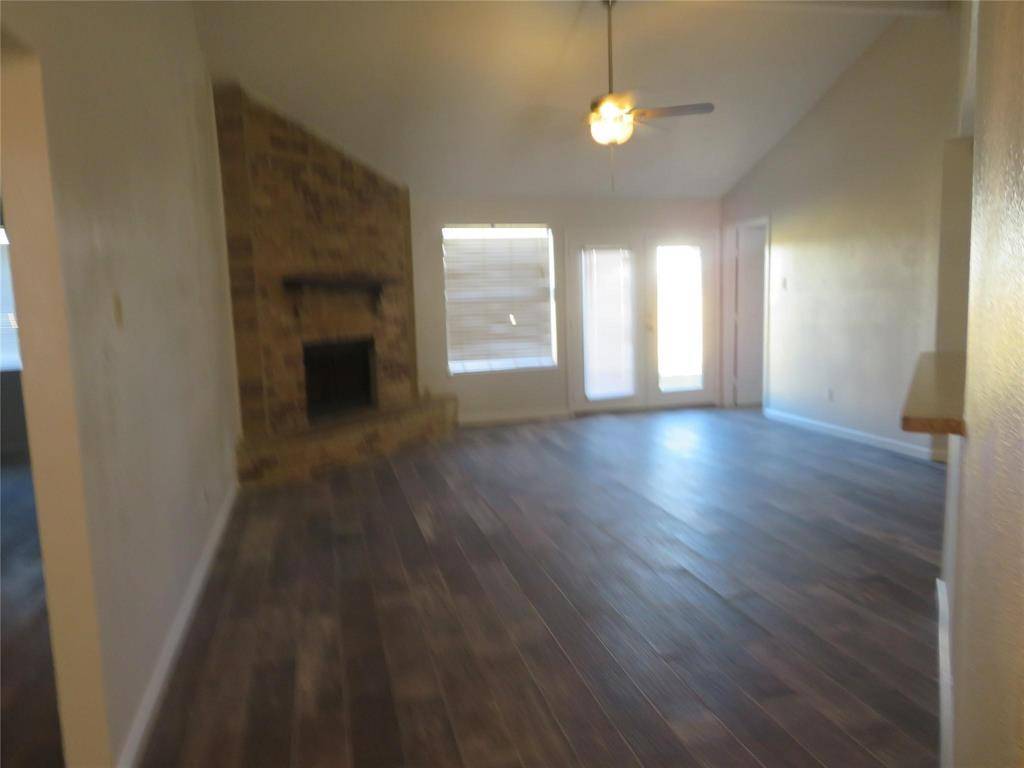 1031 Cresthaven Drive, Lancaster, TX 75134
