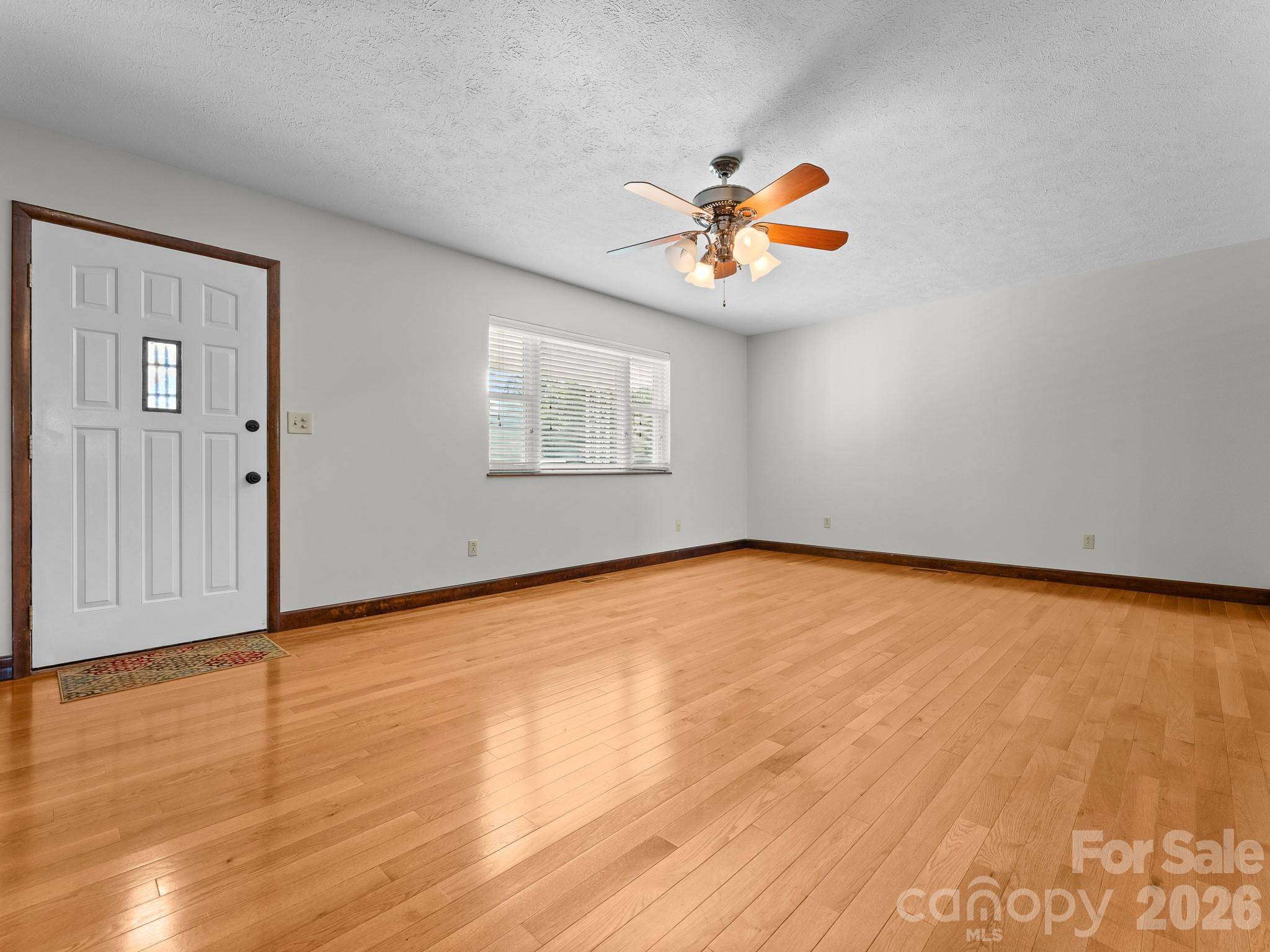106 Mohican TRL, East Flat Rock, NC 28726