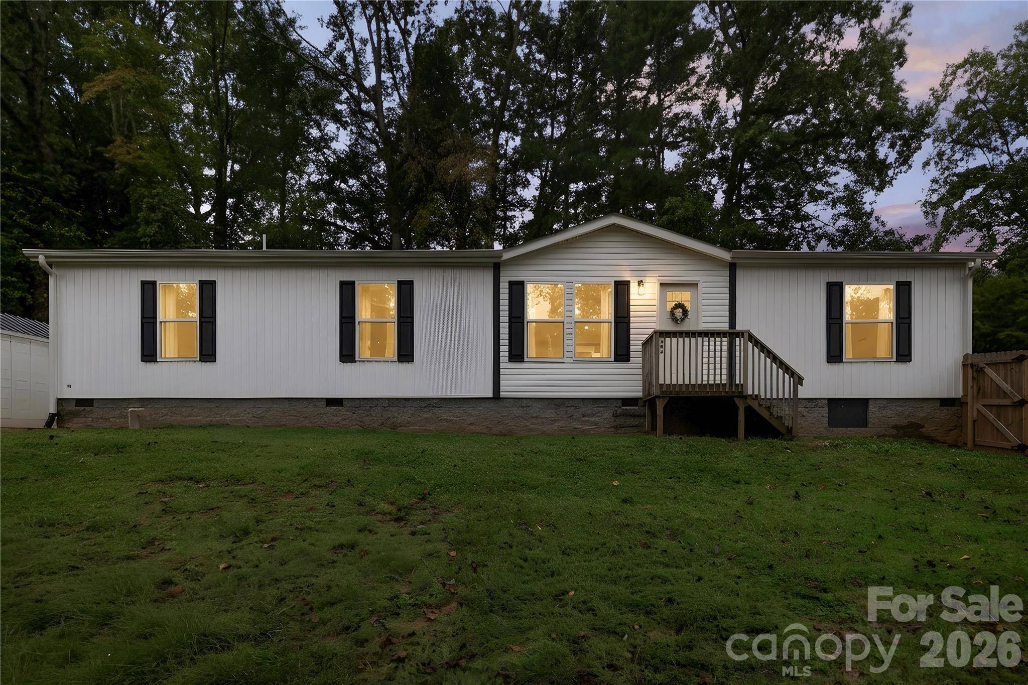 371 Piney Ridge DR, Hendersonville, NC 28791
