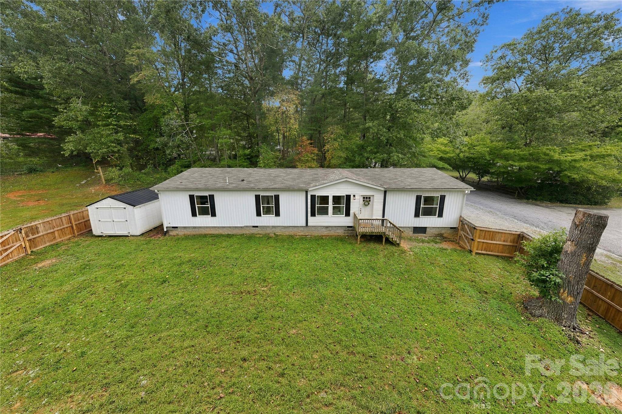 371 Piney Ridge DR, Hendersonville, NC 28791