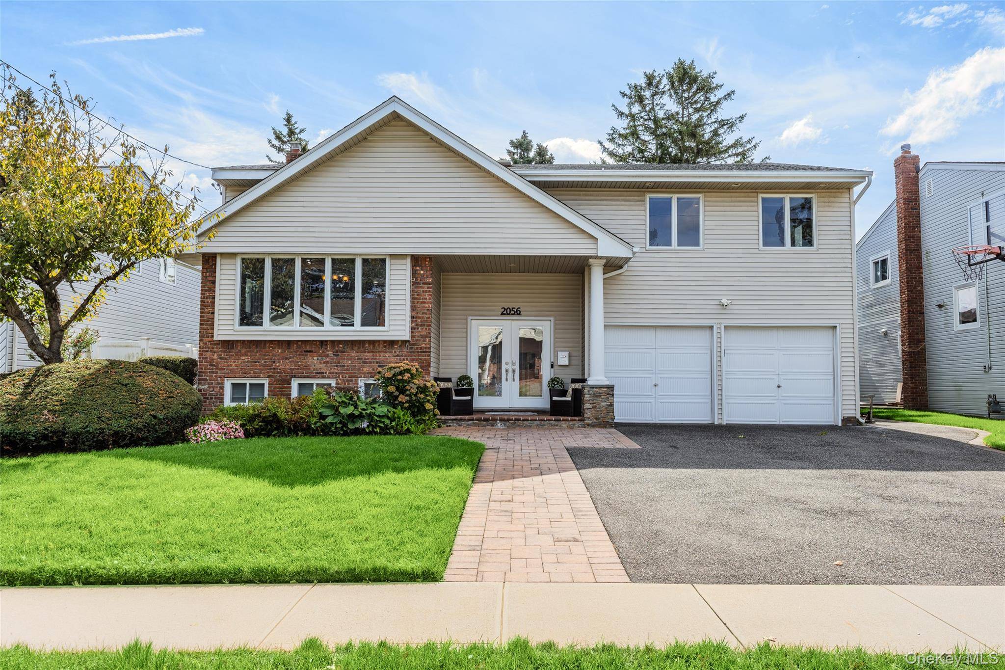 2056 Ellen DR, Merrick, NY 11566