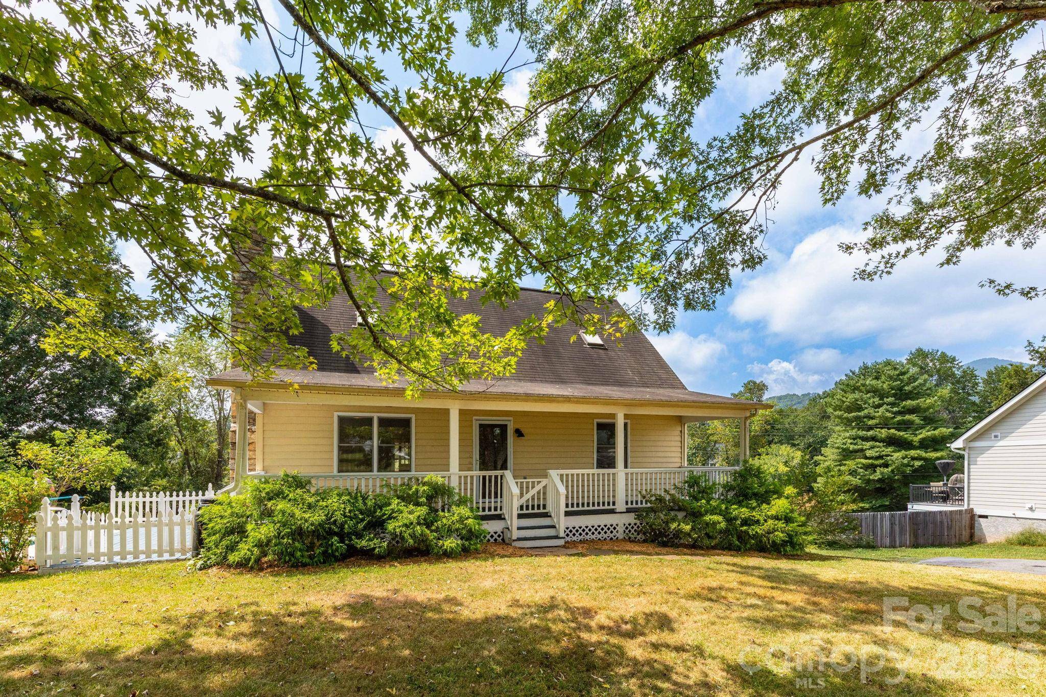 751 Bryson RD, Candler, NC 28715