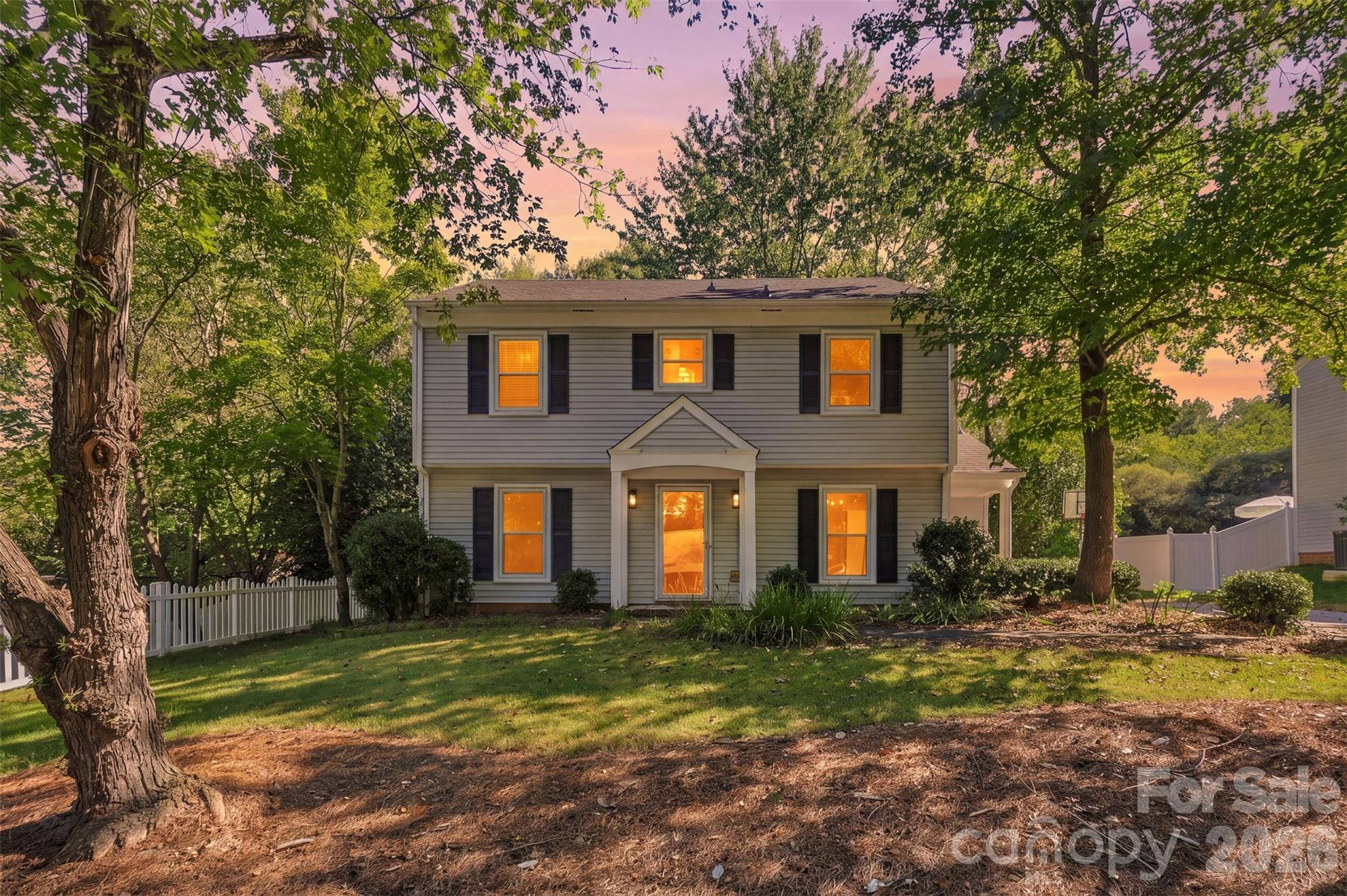 320 Sunnywood LN, Charlotte, NC 28270