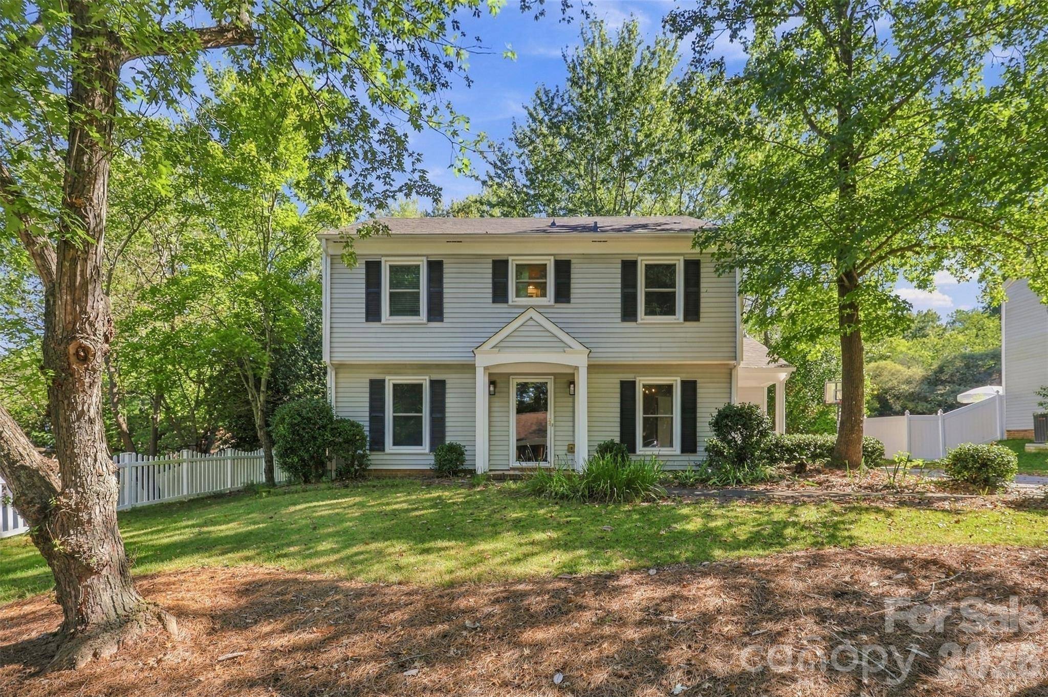 320 Sunnywood LN, Charlotte, NC 28270
