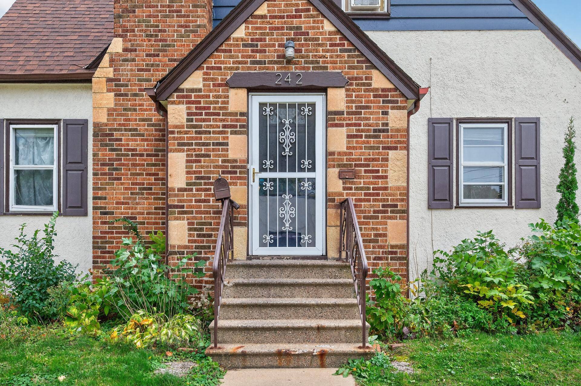 242 Annapolis ST W, West Saint Paul, MN 55118