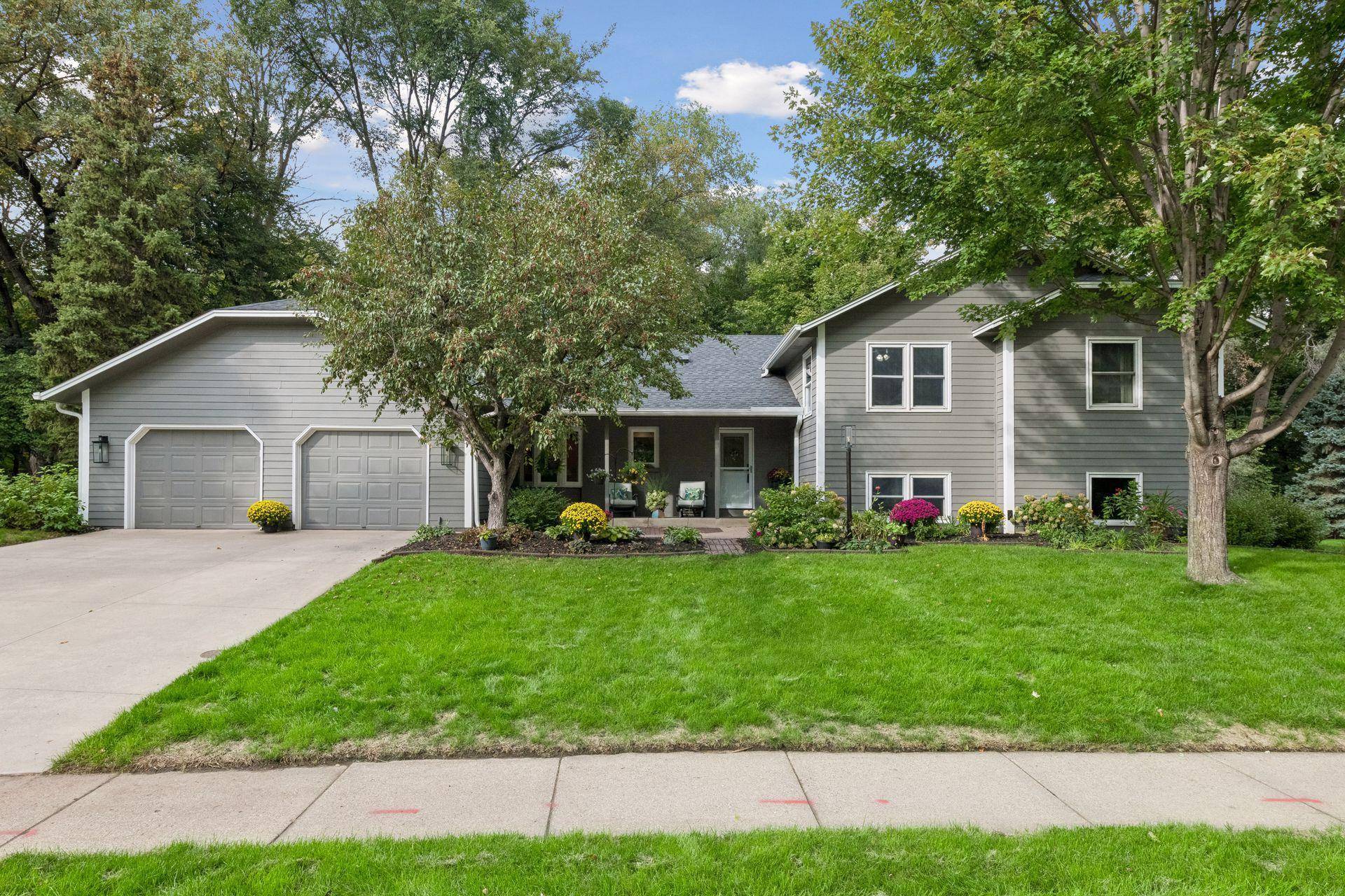 7646 Carnelian LN, Eden Prairie, MN 55346
