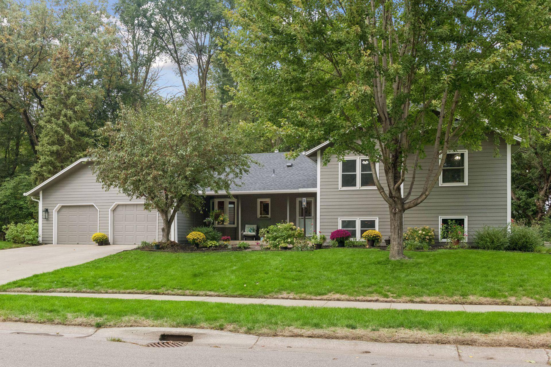 7646 Carnelian LN, Eden Prairie, MN 55346