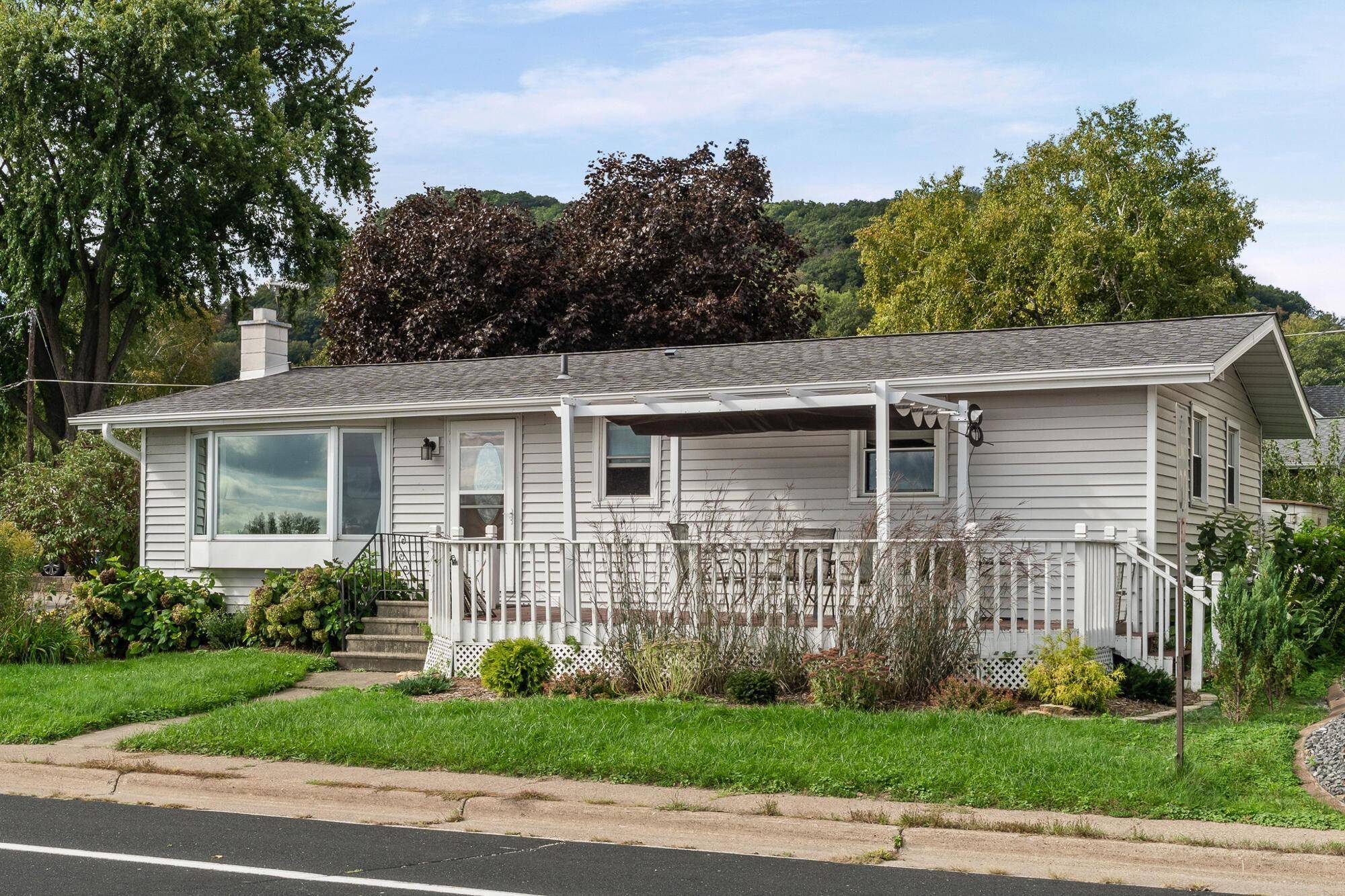 780 River ST, Dakota, MN 55925