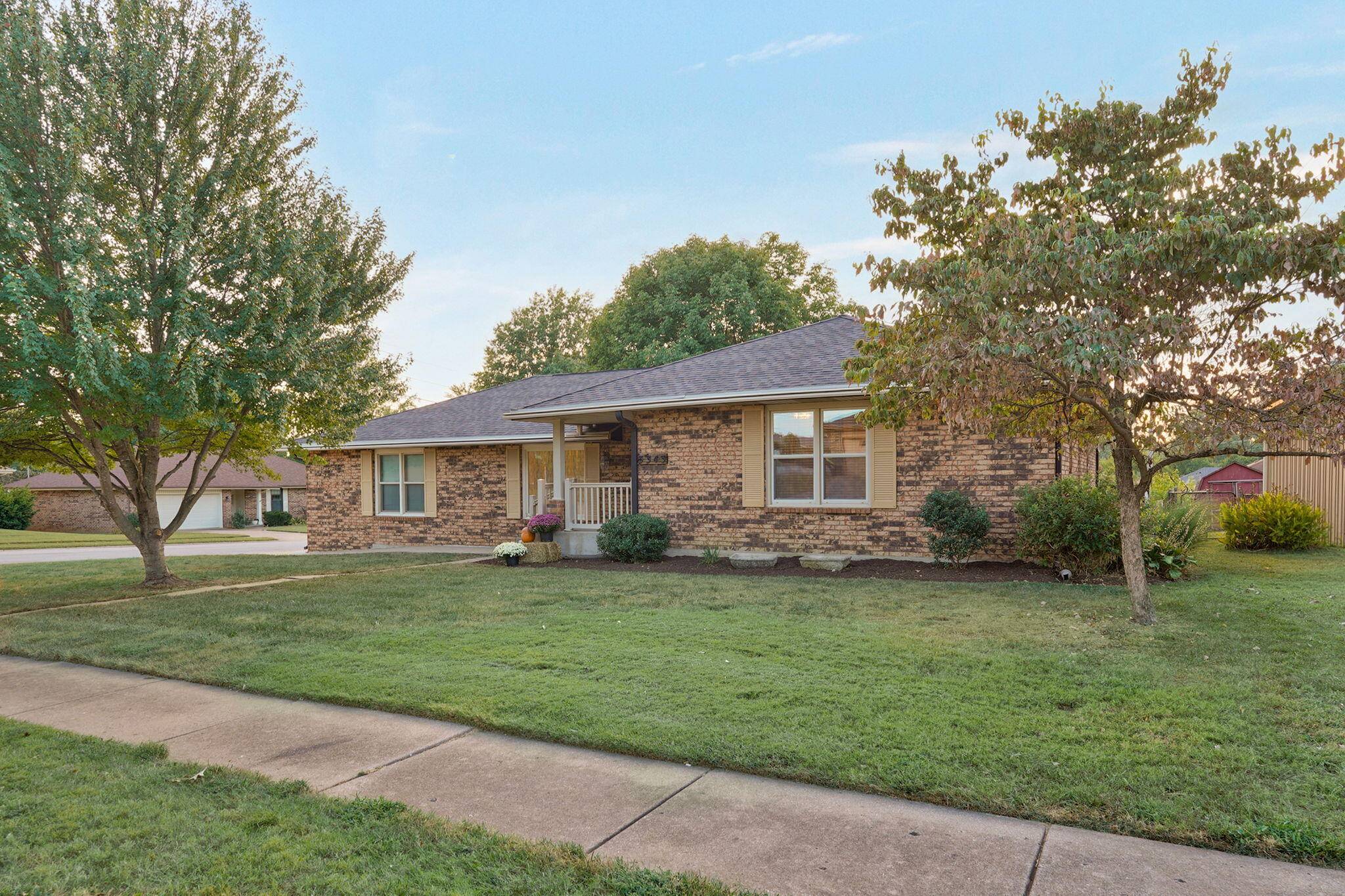 3343 S Virginia AVE, Springfield, MO 65807