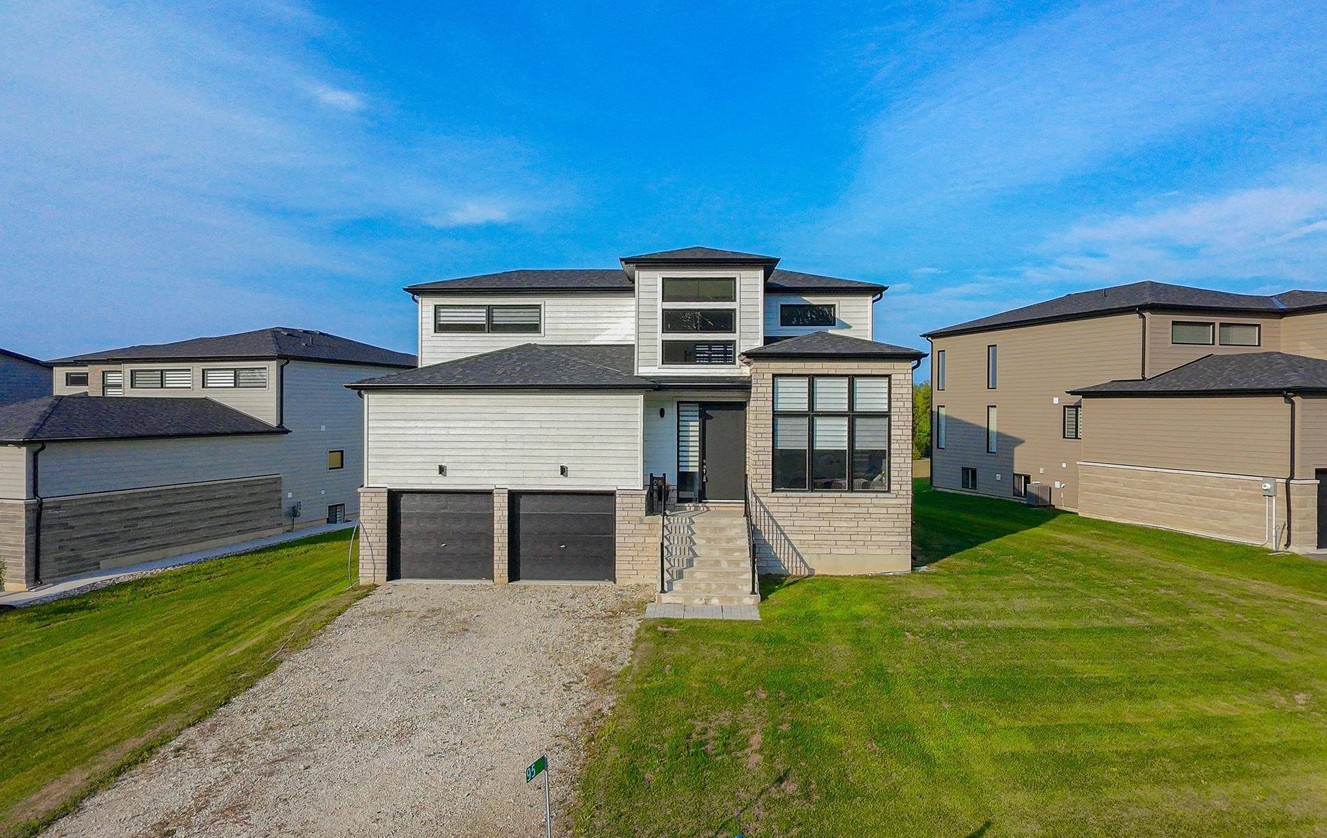 95 Goldie CT, Blue Mountains, ON N0H 1J0