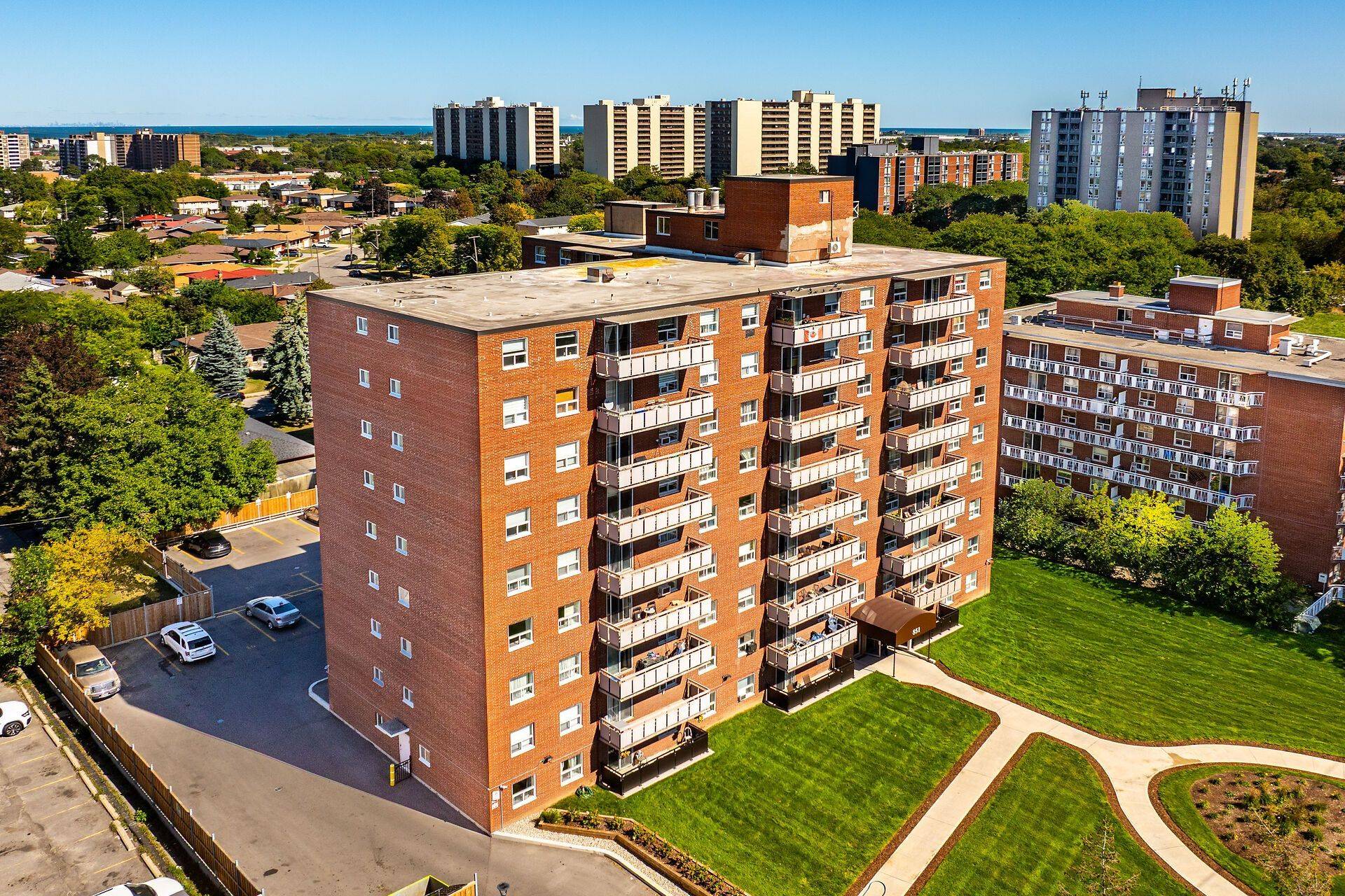 851 QUEENSTON RD #604, Hamilton, ON L8G 1B4