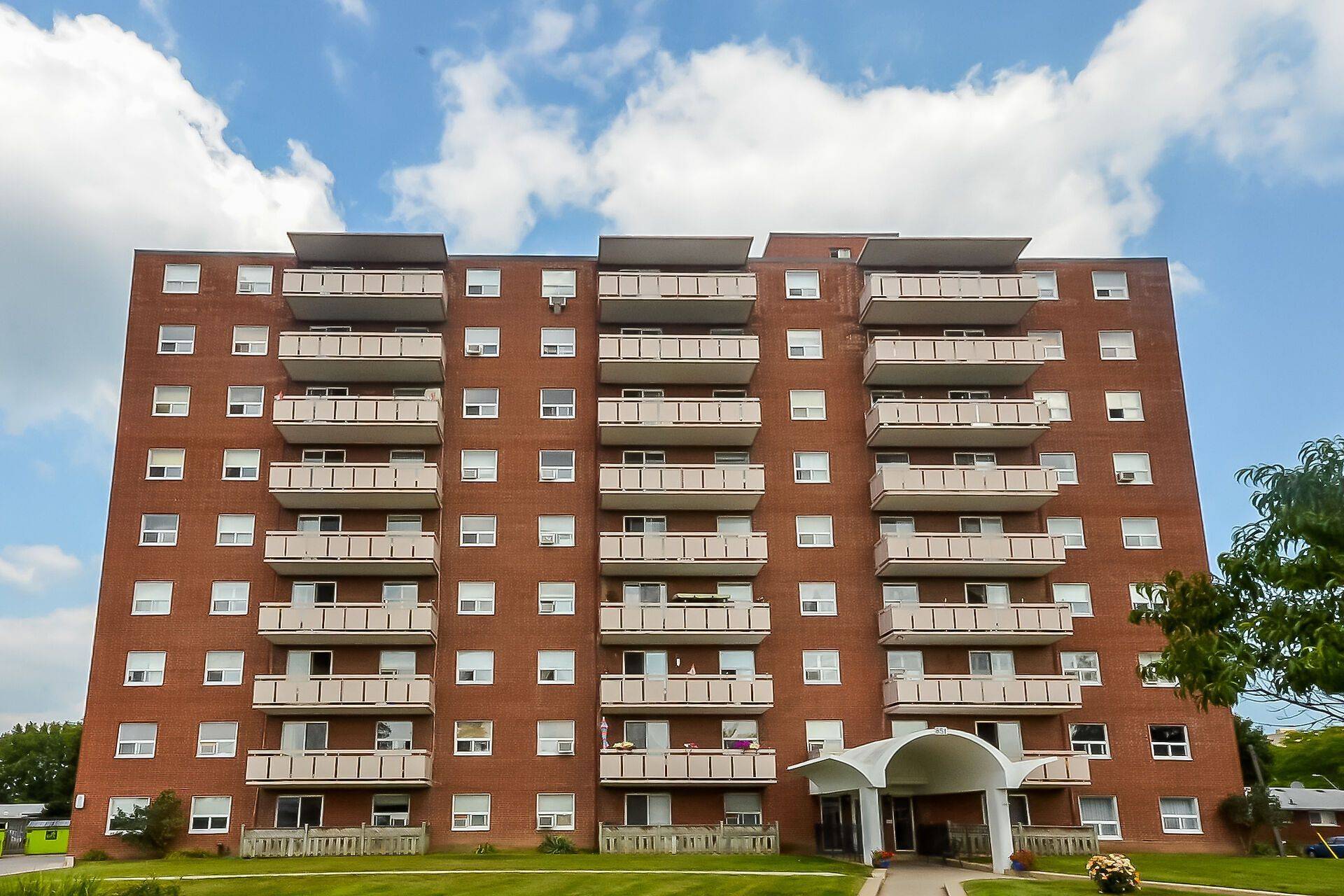 851 QUEENSTON RD #604, Hamilton, ON L8G 1B4