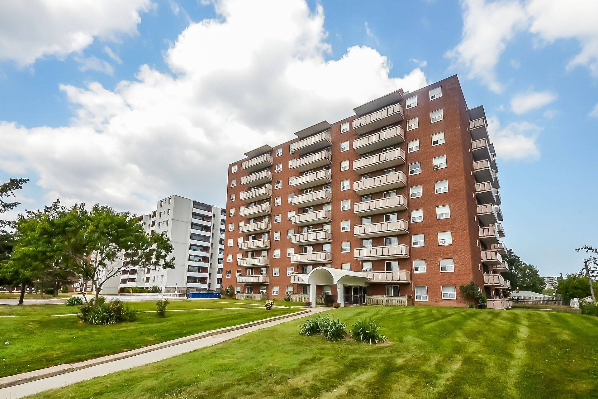 851 QUEENSTON RD #604, Hamilton, ON L8G 1B4