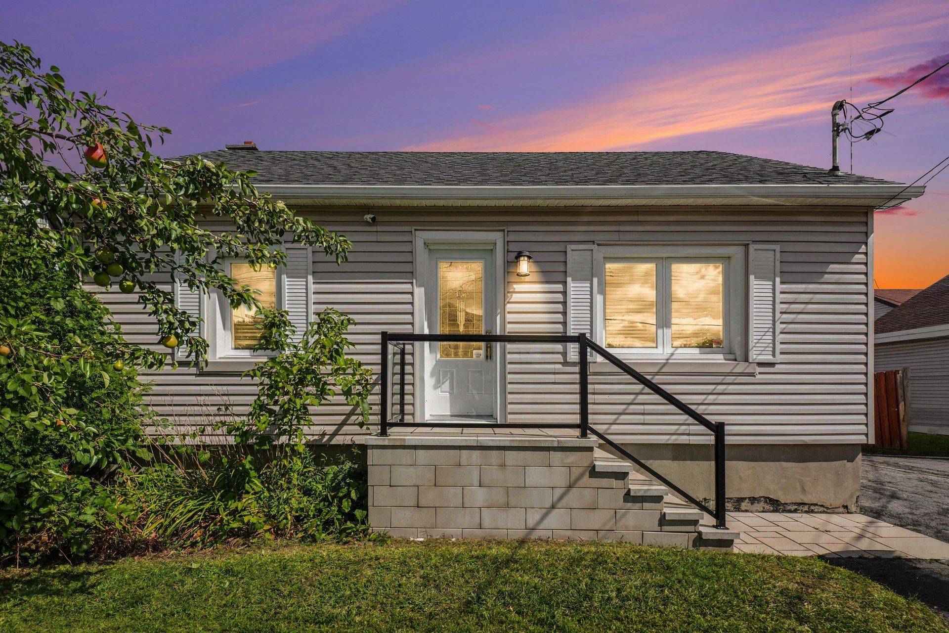 1343 Labrie AVE, Cyrville - Carson Grove - Pineview, ON K1B 3M2