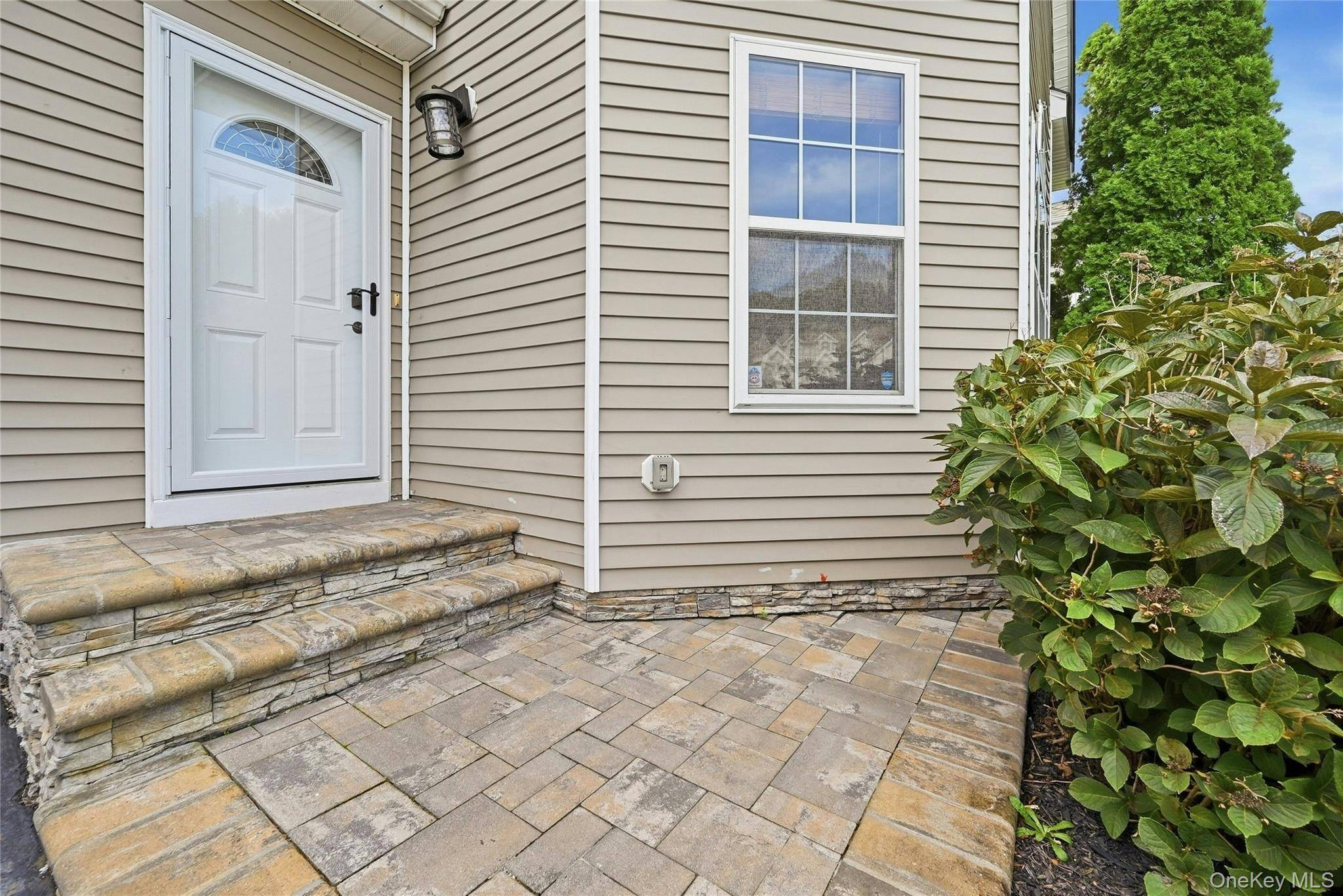 41 Sunflower Ridge RD, South Setauket, NY 11720