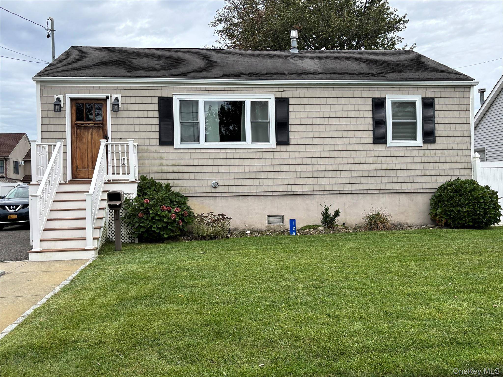 120 Lincoln PL, Massapequa, NY 11758