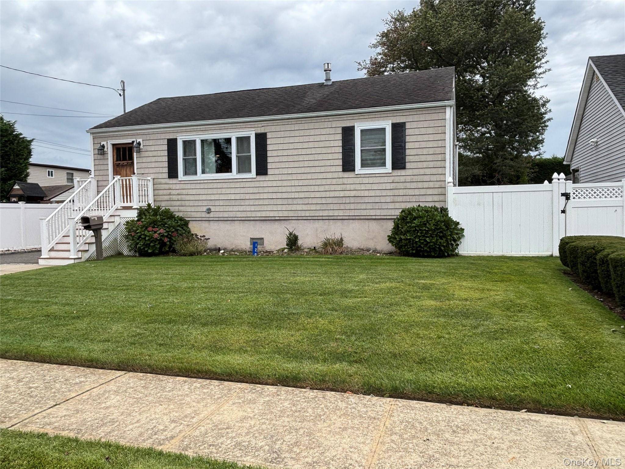 120 Lincoln PL, Massapequa, NY 11758
