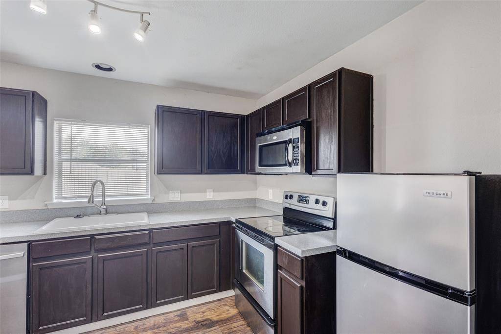 951 Zachary Drive, Arlington, TX 76002