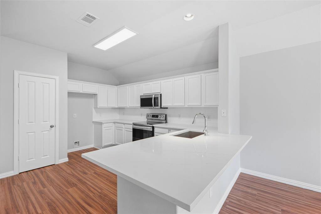 717 Creekside Drive, Little Elm, TX 75068
