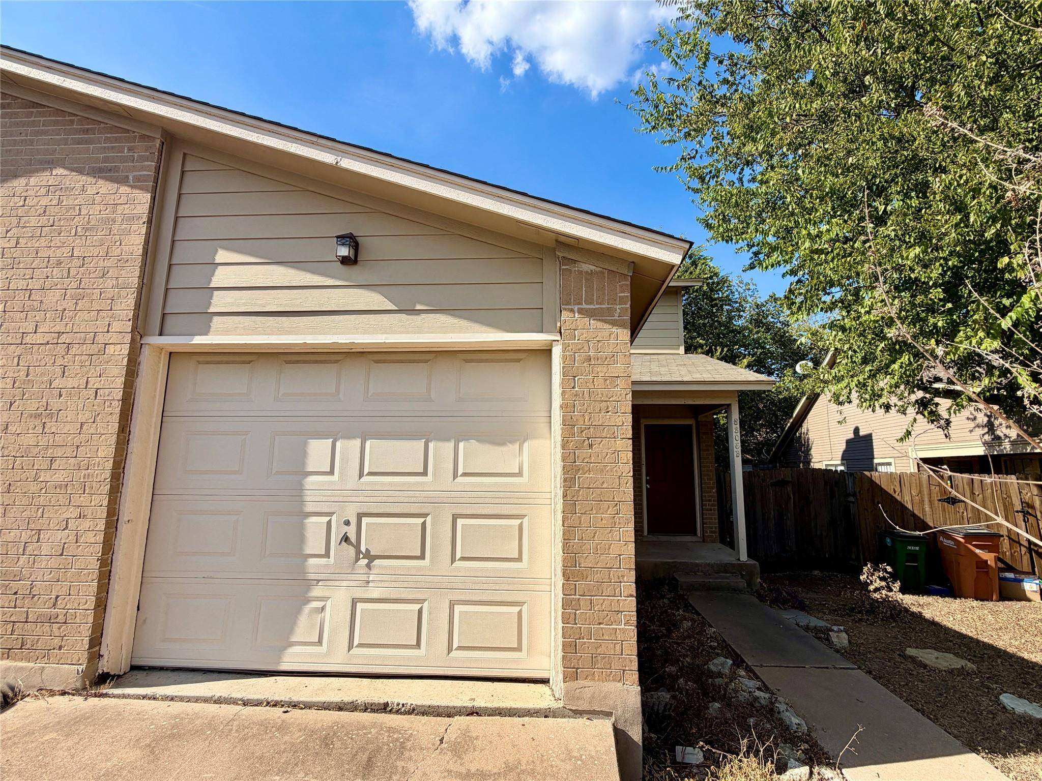 8806 Cainwood LN #B, Austin, TX 78729