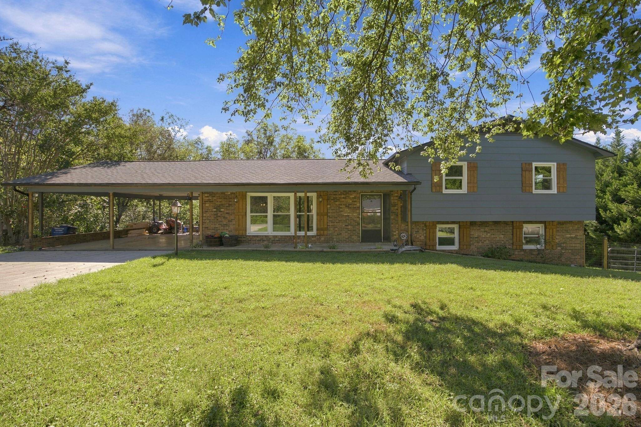 2935 Palmer PL, Hudson, NC 28638