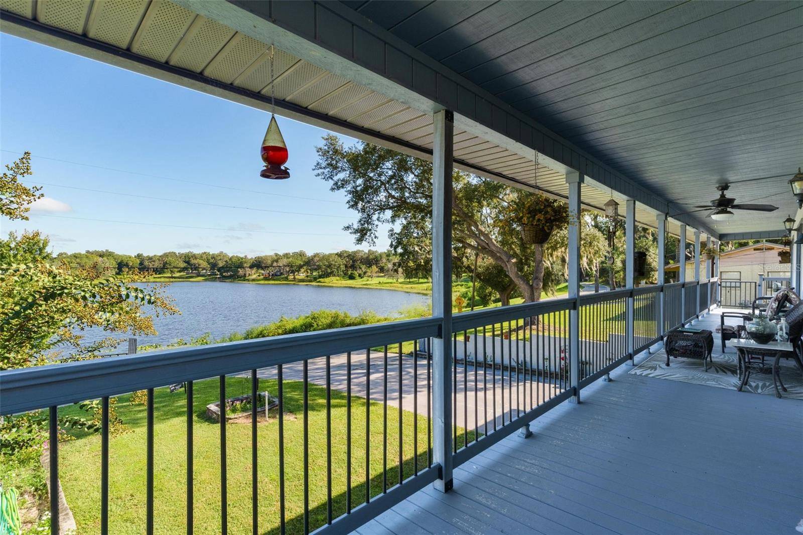 521 E MIRROR LAKE DR, Fruitland Park, FL 34731