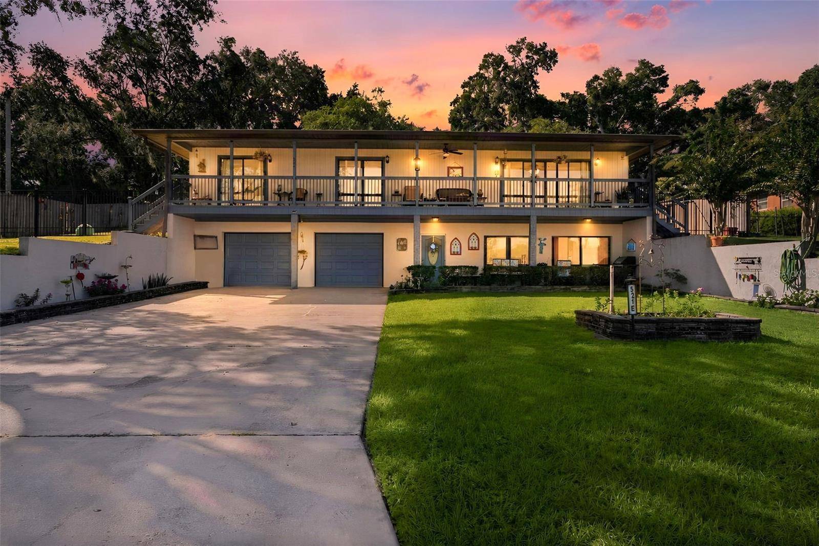521 E MIRROR LAKE DR, Fruitland Park, FL 34731