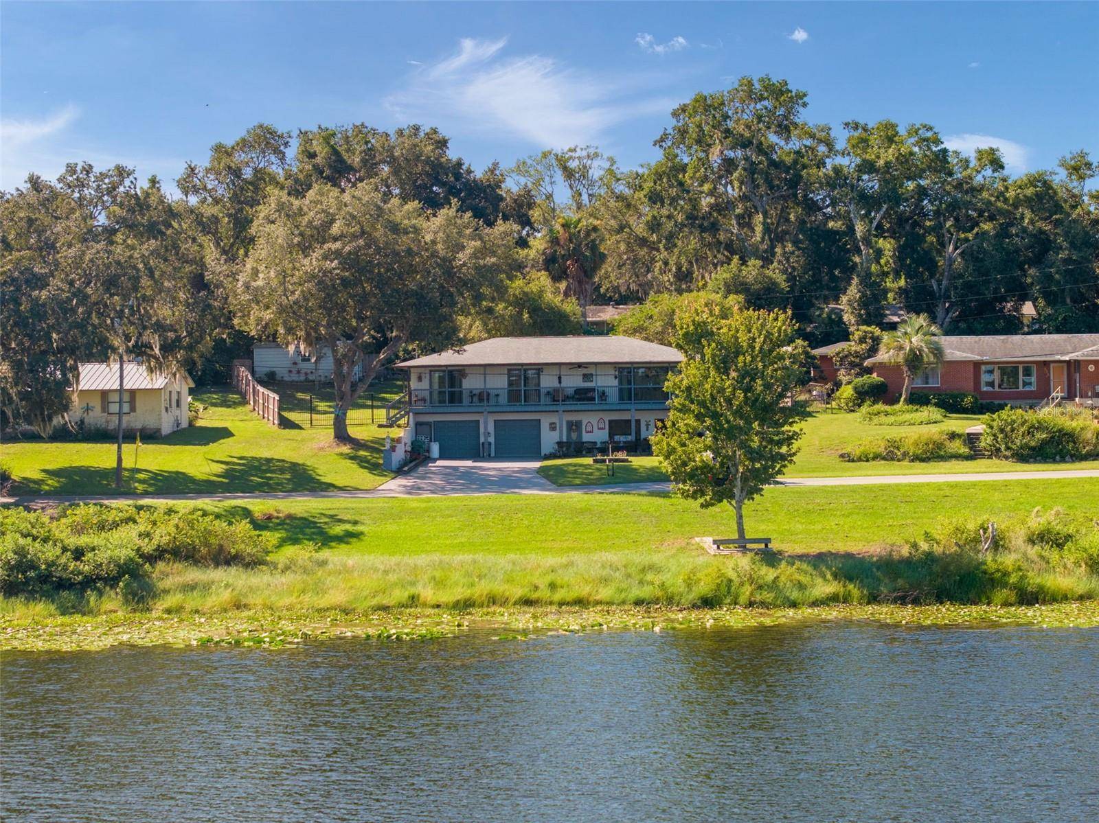 521 E MIRROR LAKE DR, Fruitland Park, FL 34731