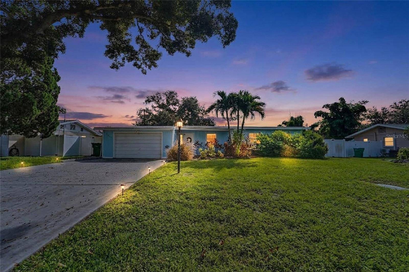 8465 RIDGEWOOD CIR, Seminole, FL 33772