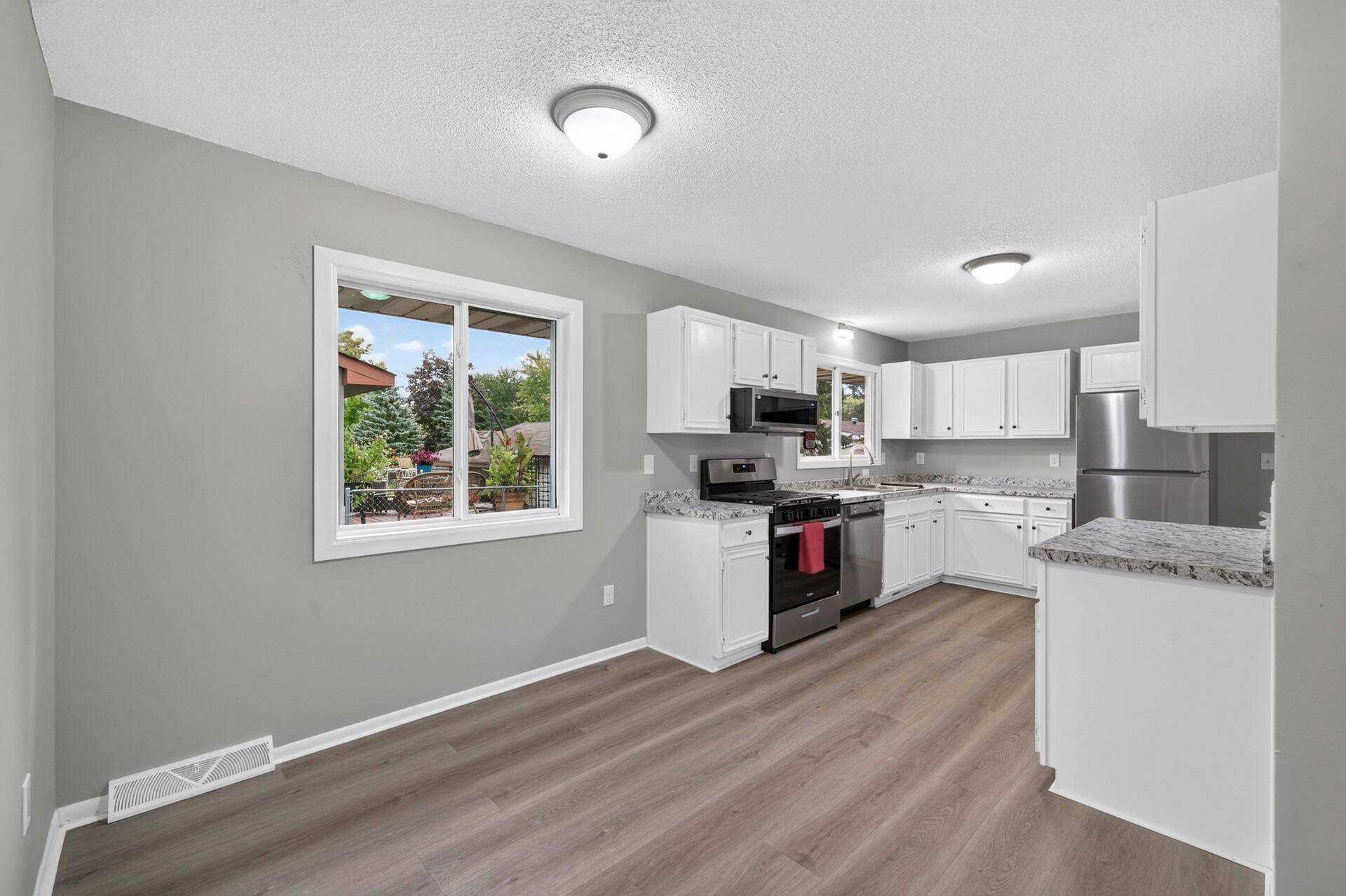 1014 9th AVE SW, Forest Lake, MN 55025