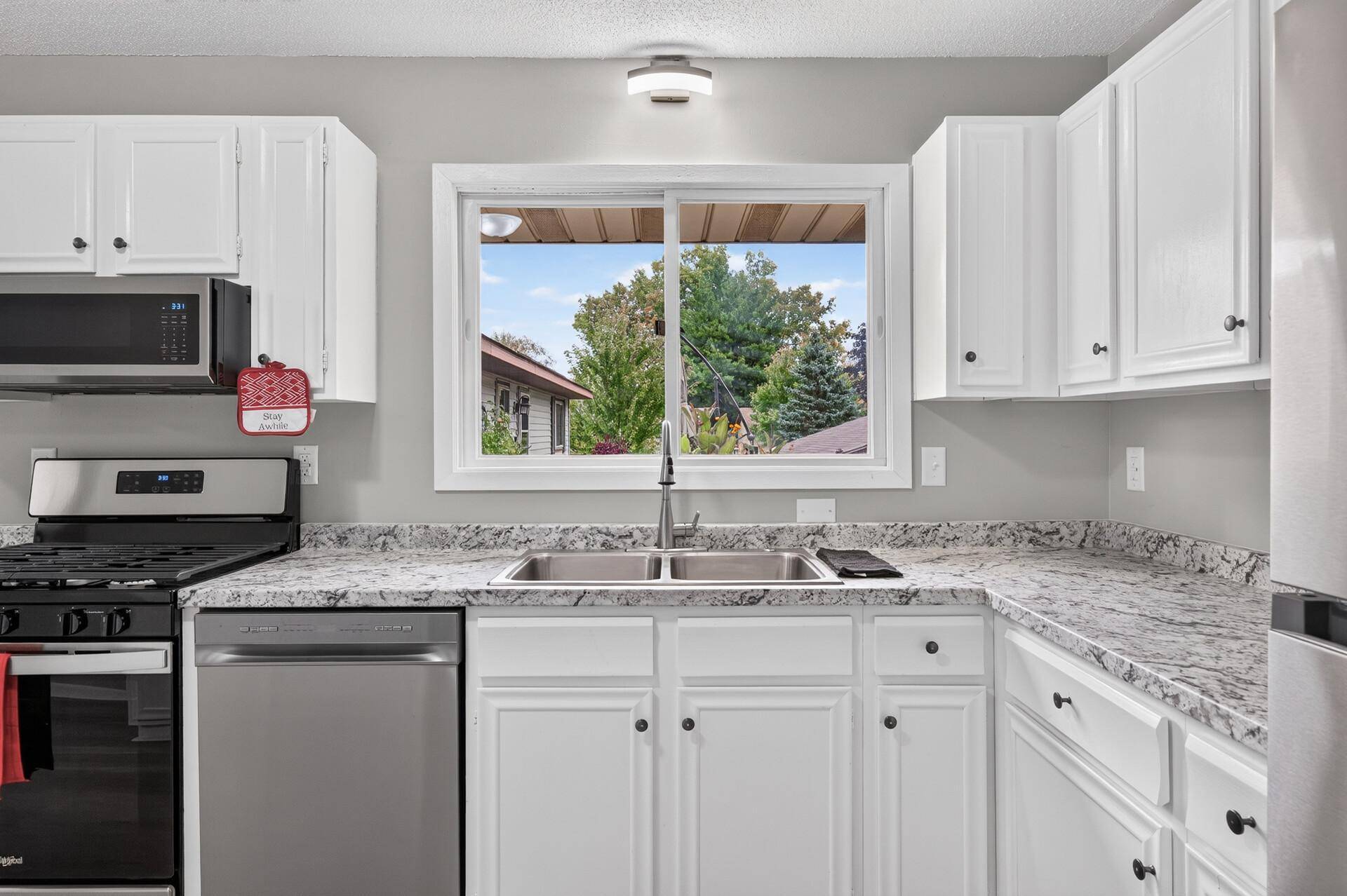 1014 9th AVE SW, Forest Lake, MN 55025