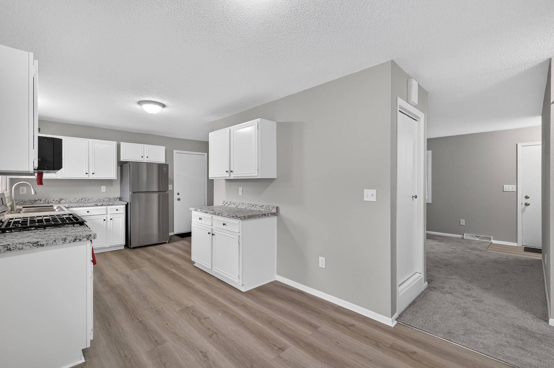 1014 9th AVE SW, Forest Lake, MN 55025