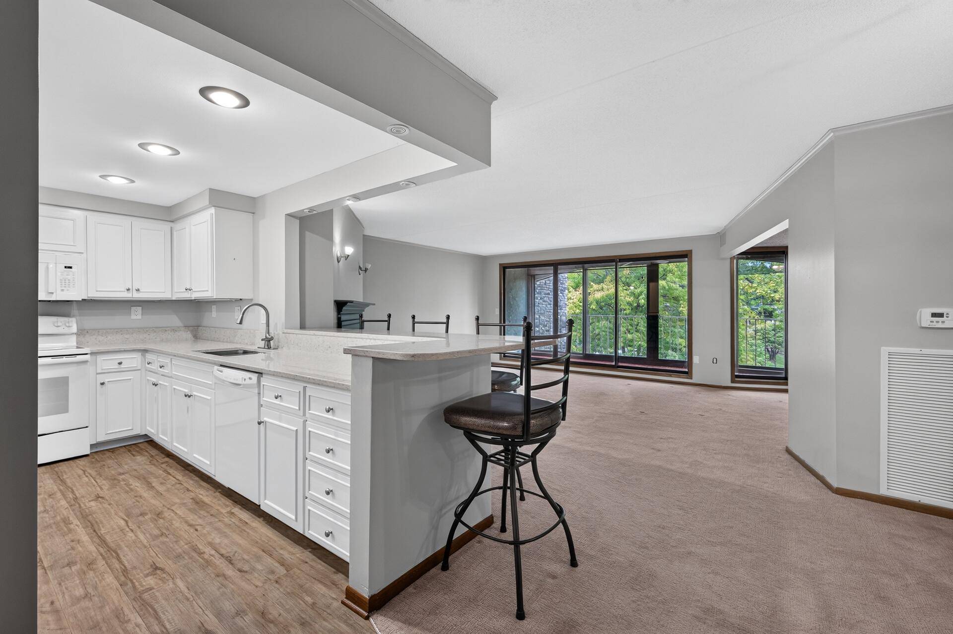 1077 Sibley Memorial HWY #608, Saint Paul, MN 55118
