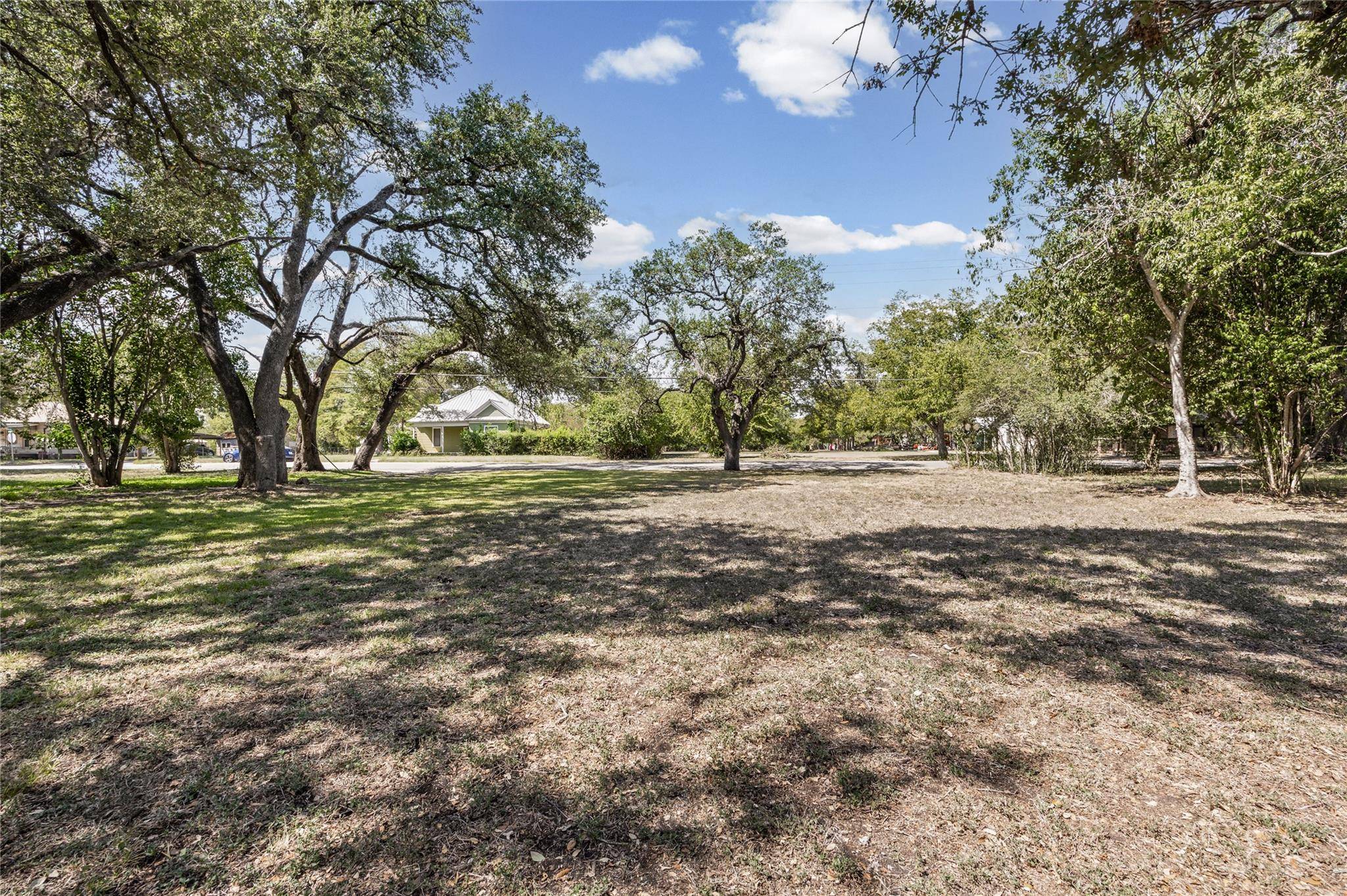 1006 N Blanco ST, Lockhart, TX 78644