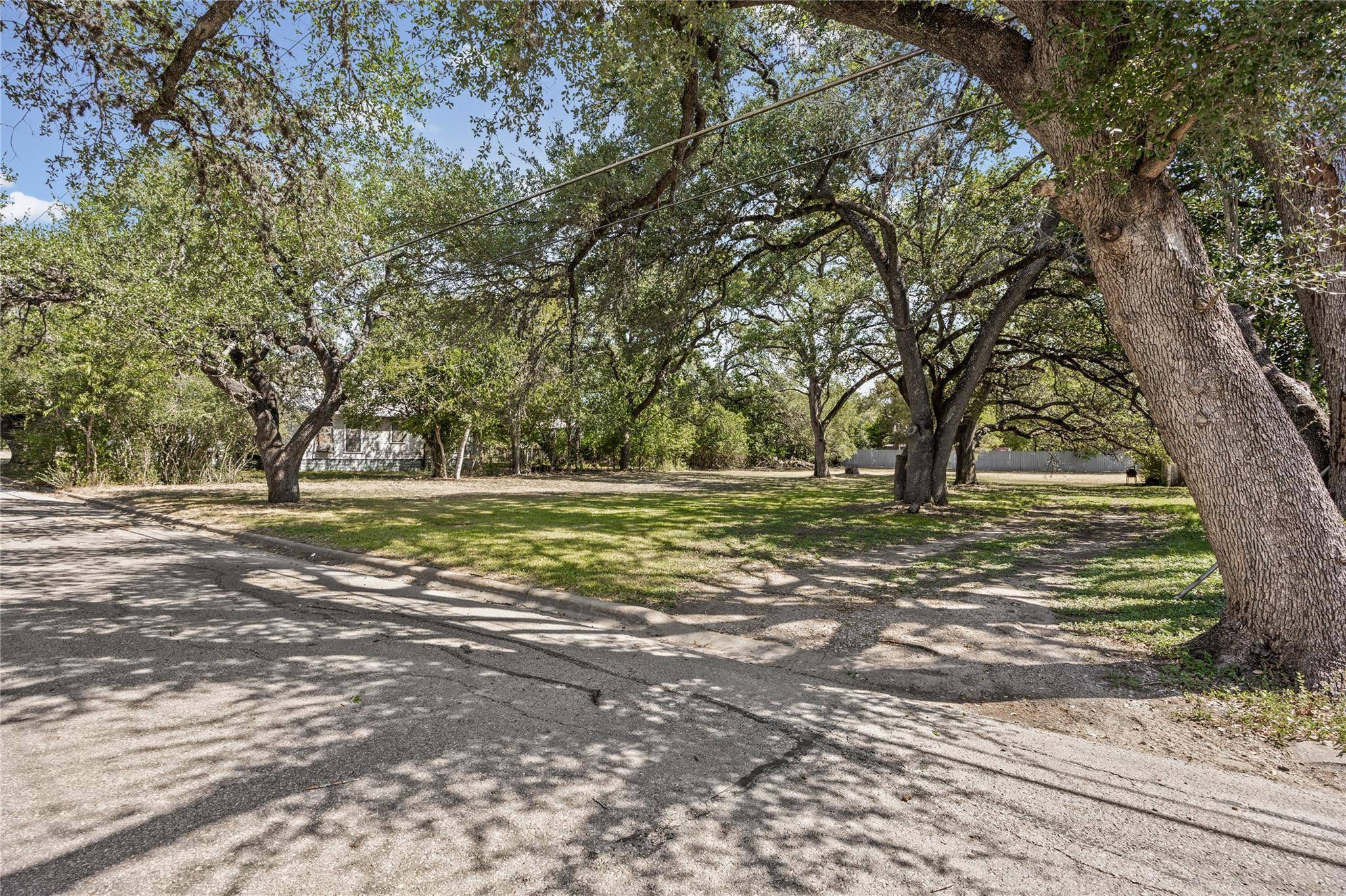 1006 N Blanco ST, Lockhart, TX 78644